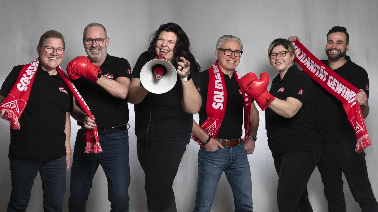Das Team der IG Metall Arnsberg, in einer lustigen Pose